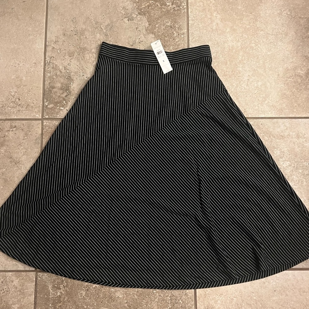 Ann Taylor Black and White Stripe Skirt size Small NWT